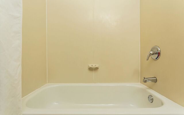 Saffron Inn & Suites