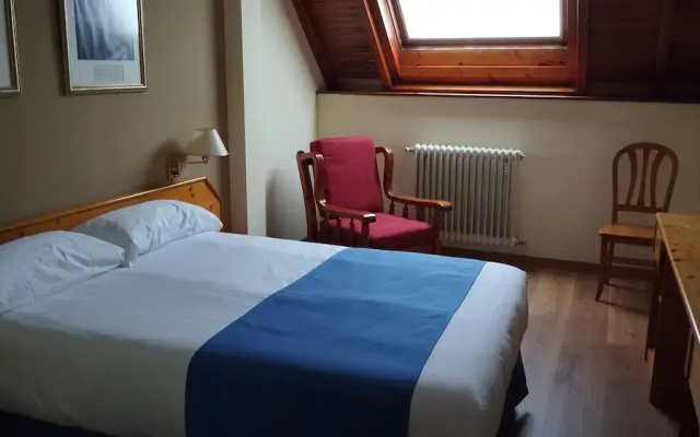 Hotel Covaleda Soria