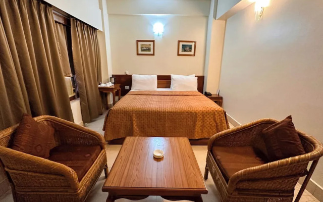 lhaki Hotel