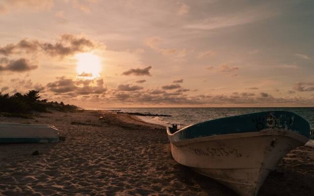 Breathtaking Beach Villa, Feel the Inviting Vibe!