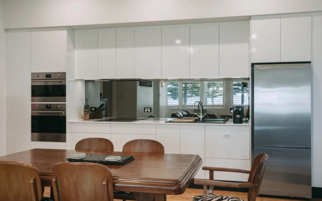 Deco Beach Luxury Apartments