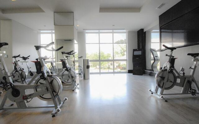 Global Luxury Suites at Hidden Creek