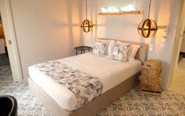 Royal Beach Hostel & Suites