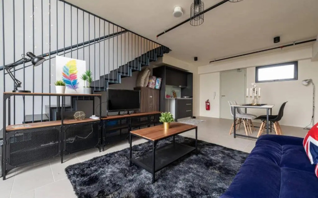 Personal Industrial 3- 4 PAX Loft Duplex