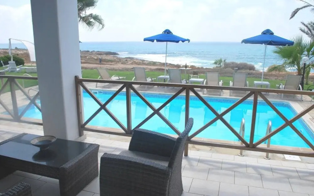 Sea Front Villa, Heated Private Pool, Amazing Location Paphos 323