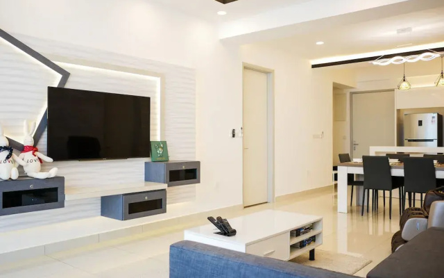 May Full Seaview Luxury Suite