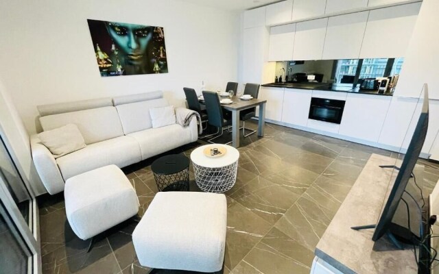 Luxury Flat with Parking & Large Terrace