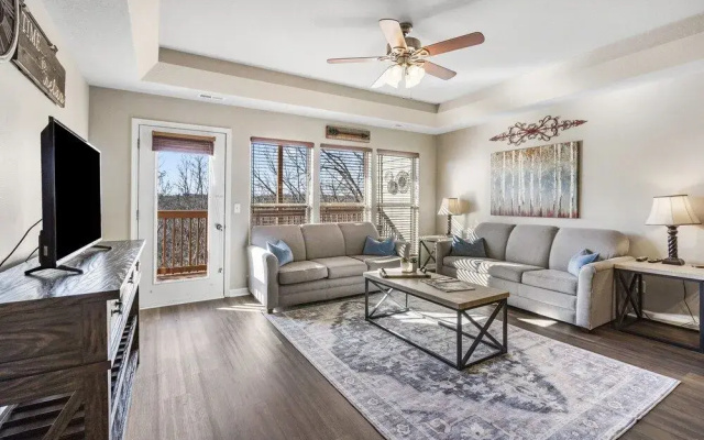 Oak Lane Escape - Branson - Resort Condo on Golf Course w/ Endless Amenities