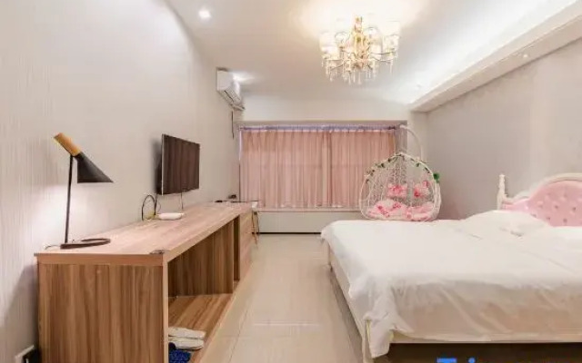 Xinyang Celebrity Art Hotel