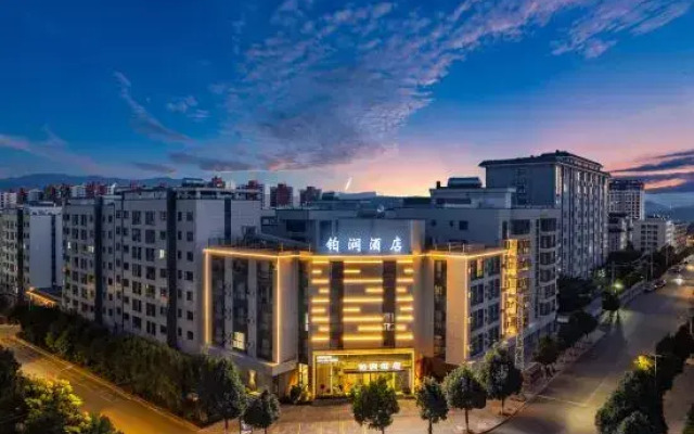 Jianshui Platinum Run Hotel (Lin'an Town Government Store)