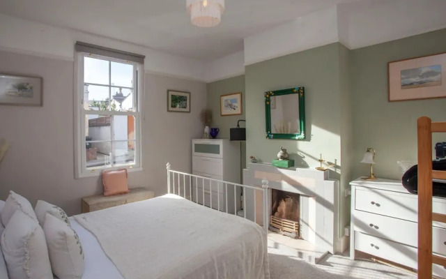 Stylish and Bright 2 Bedroom Flat in Bristol