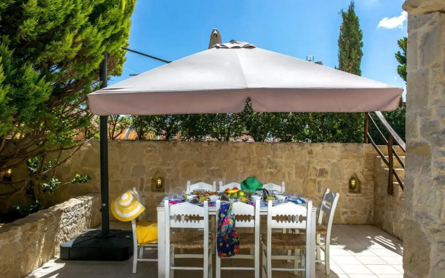Villa Minos