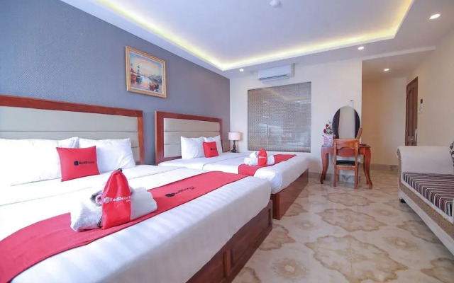 RedDoorz Premium @ Nguyen Thai Son Street
