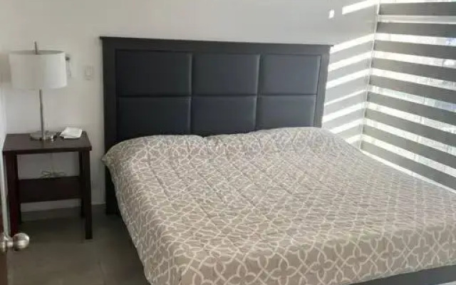 Lovely 3BR condo with Pool FREE Parking