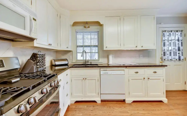 Spacious Amarillo Home With Shared Fire Pit!