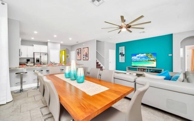 Ultimate 6 Bedroom Villa by Redawning