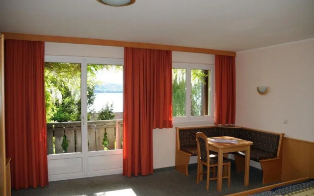 Strandhotel Weyregg