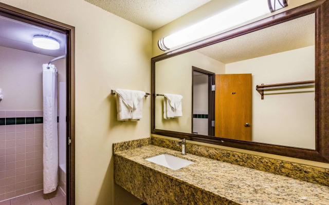 AmericInn by Wyndham Hampton