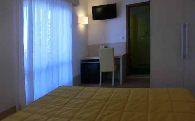 Hotel Carol