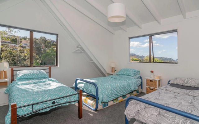 Hillside Haven - Tairua Holiday Home – Guest Rooms – Tairua