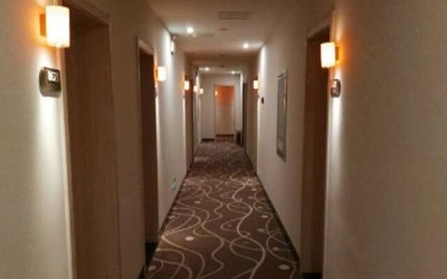 7 Days Inn Premium Zaozhuang Tengzhou Xueyuan Middle Road Highspeed Railway Branch