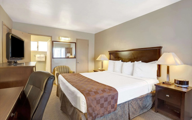 Travelodge by Wyndham Everett City Center