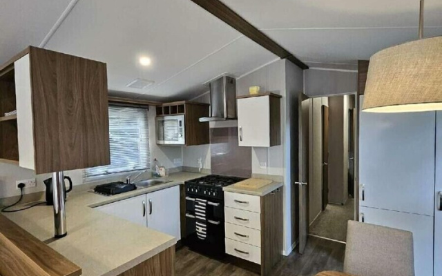145 Woodside View
