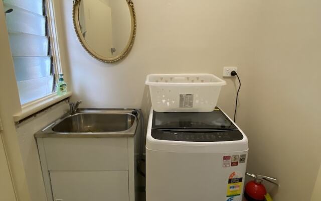 Mitcham train station  2 bedrooms unit