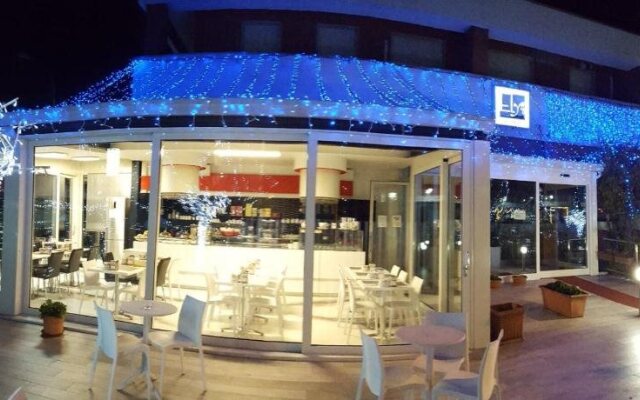Hotel Elys