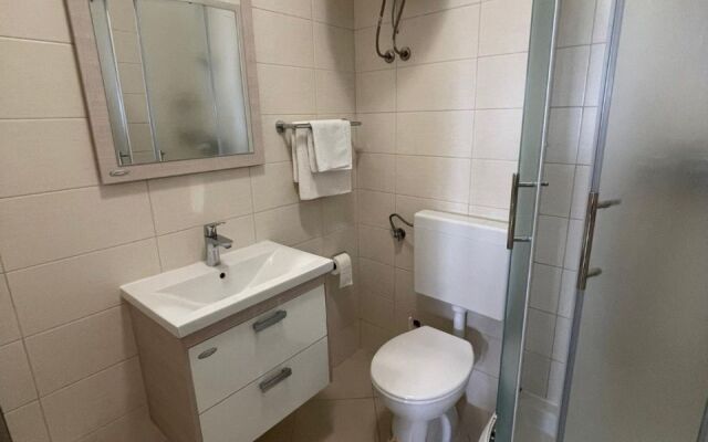 Apartment Ante - 200 m from beach: A2 Starigrad-Paklenica, Zadar riviera