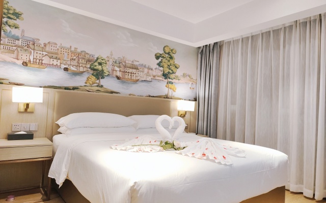 Vienna Hotel (Beihai Weizhou Island Lanqiao seaview shop)