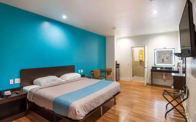 Motel 6 Houston, TX - North