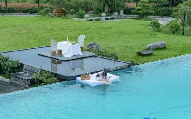 Shanzhige Light Luxury Holiday Hotel (Yangshuo West Street)