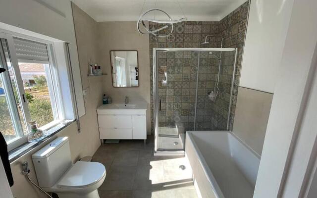 Spacious Villa. Large Rooftop. 4 Bedroom Sleeps 8