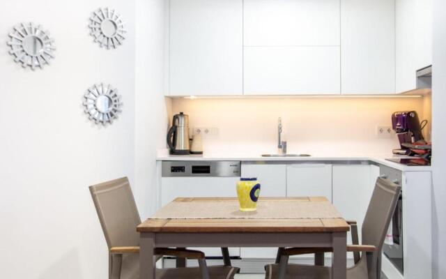 Flat With Shared Pool Close to the Beach in Cesme