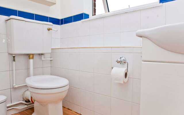 Warm East London Apartment - Sleeps 4