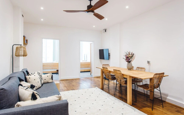 2 Bed Apartment Right on Trafalgar Square