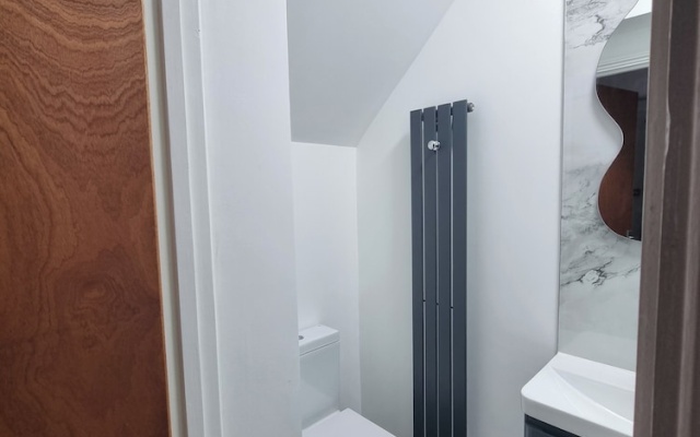 Apartment Sleeps 4 With Enclosed Garden