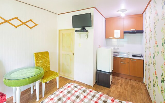 Taean Cheongpodae White Castle Pension