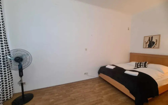 Chic 2BR Apt Downtown Long Stay