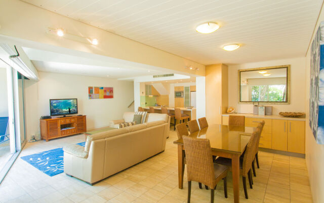 Little Cove Court