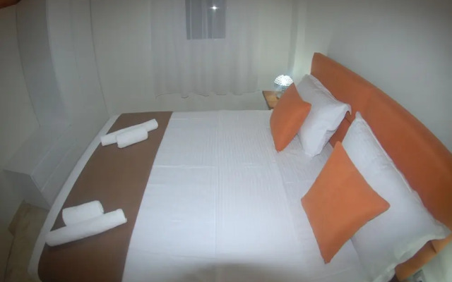 Crown Deluxe Apartments