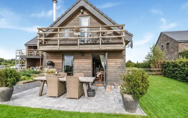Tranquil Holiday Home in Mont with bubble bath, Terrace, Garden