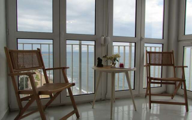 4 Bedrooms Seaview Apartment