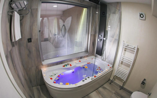 Demonti Otel