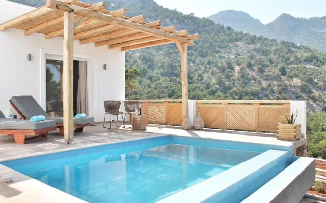 Akropolis Village Complex of Luxury Residence