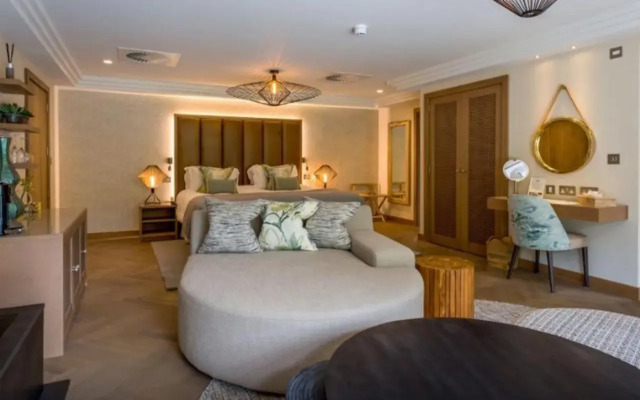 Storrs Hall Hotel