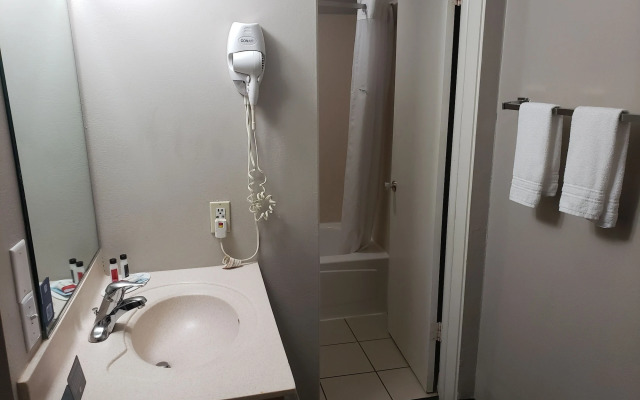 Travelodge by Wyndham Traverse City MI