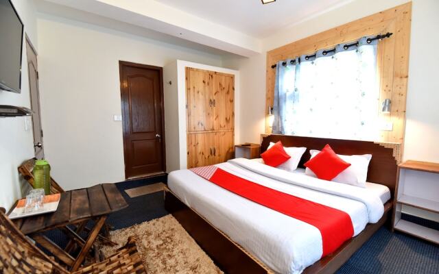 OYO 13337 Home Valley View 2BHK Naggar Road