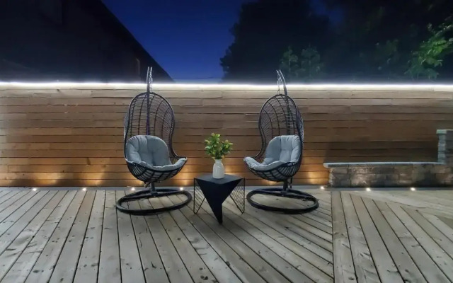 Renovated Guest Suite Near The Lake & High Park in Toronto!